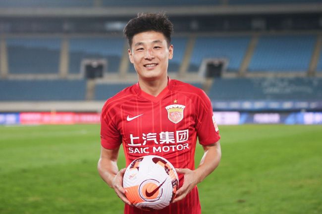 法尔克指出：“据我了解，利物浦仍在关注马克西米利安-贝尔，但他们不确定这名球员是否可以立即给球队带来帮助。